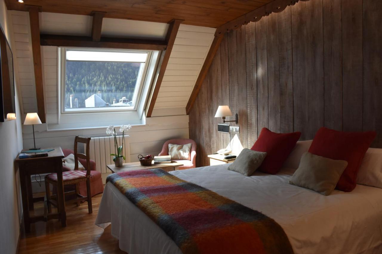 Hotel Val De Ruda Baqueira Beret Bagian luar foto