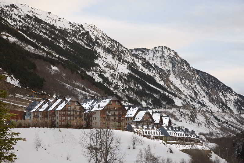 Hotel Val De Ruda Baqueira Beret Bagian luar foto