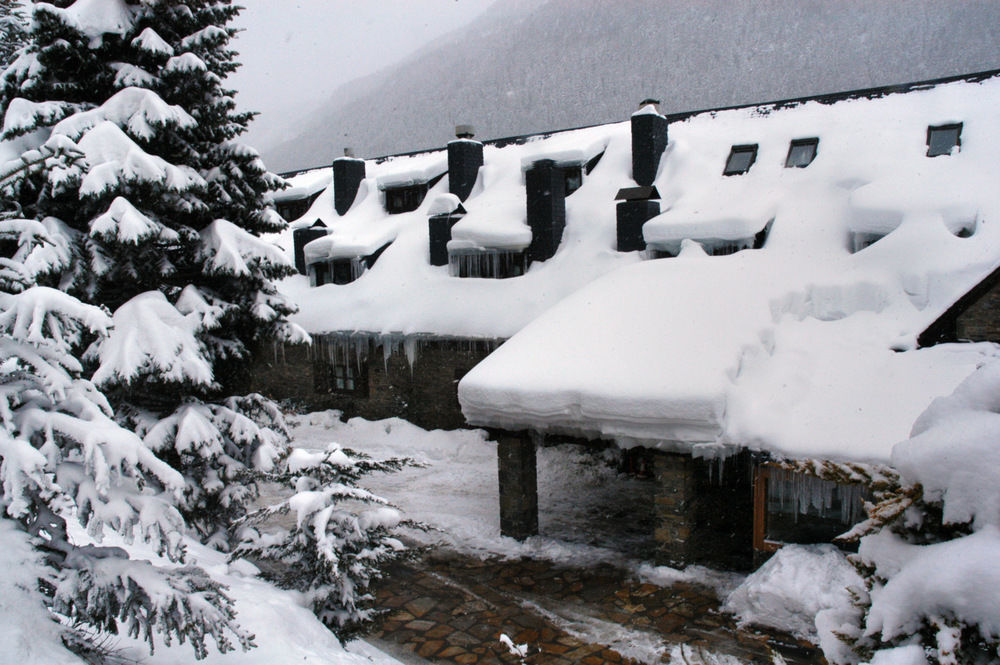 Hotel Val De Ruda Baqueira Beret Bagian luar foto